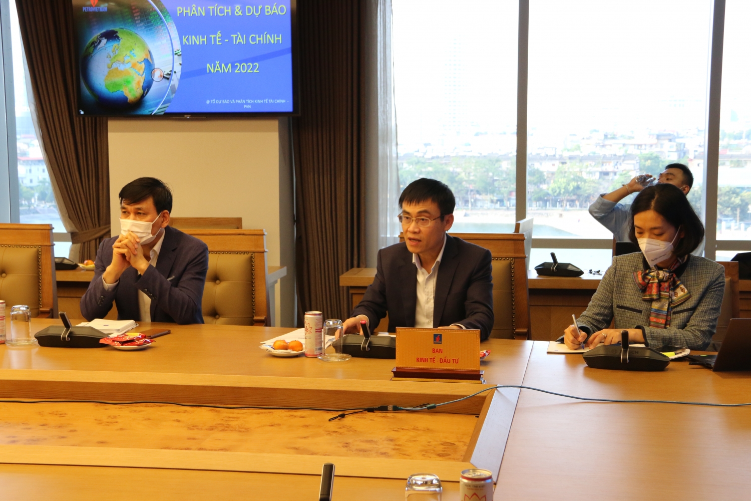 Dự báo tình hình kinh tế và thị trường, công tác quản trị trong Tập đoàn năm 2022