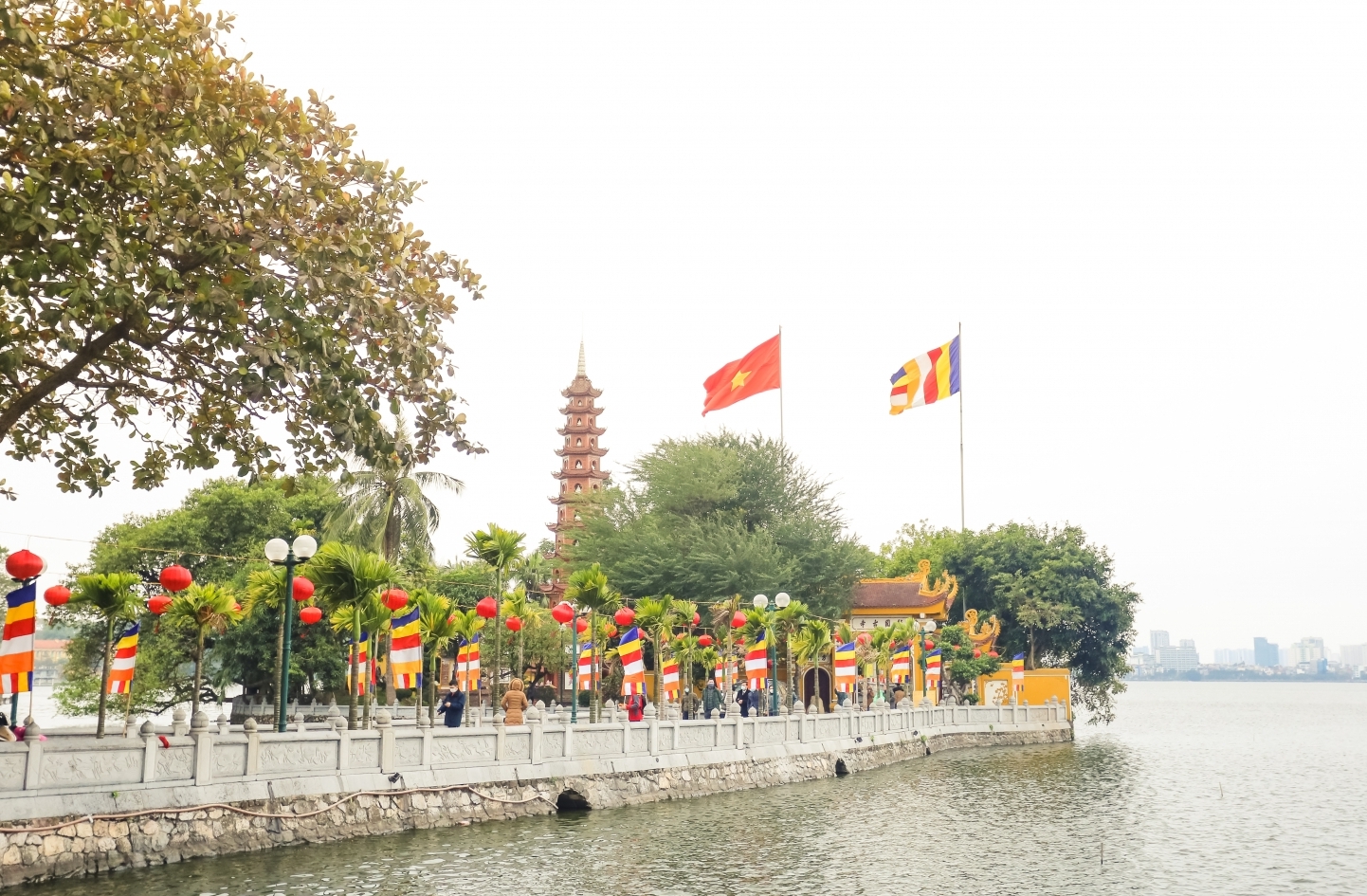 Hà Nội bình yên, tĩnh lặng trong sáng mùng 1