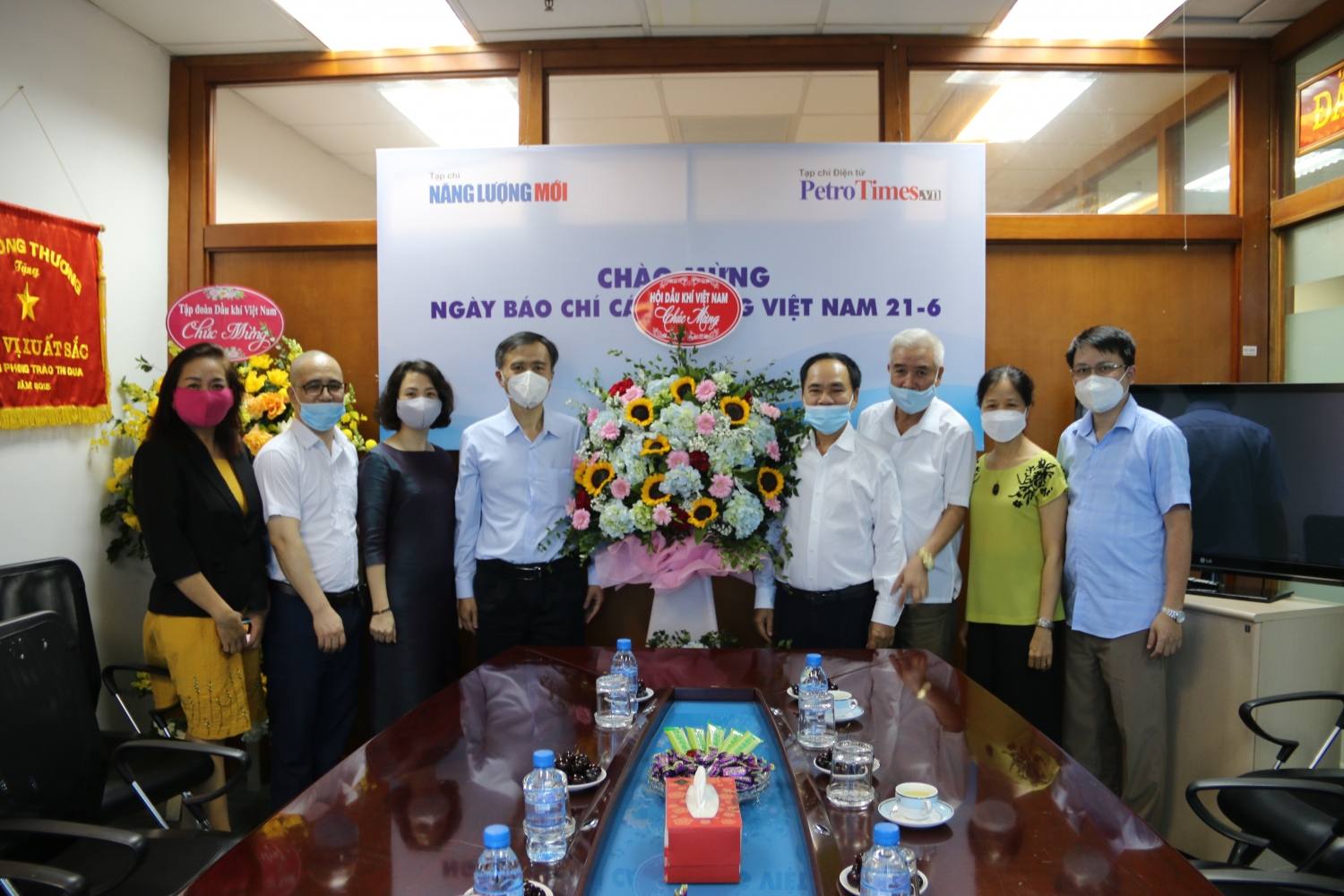 Lãnh đạo Hội Dầu khí Việt Nam chúc mừng Tạp chí Năng lượng Mới - PetroTimes