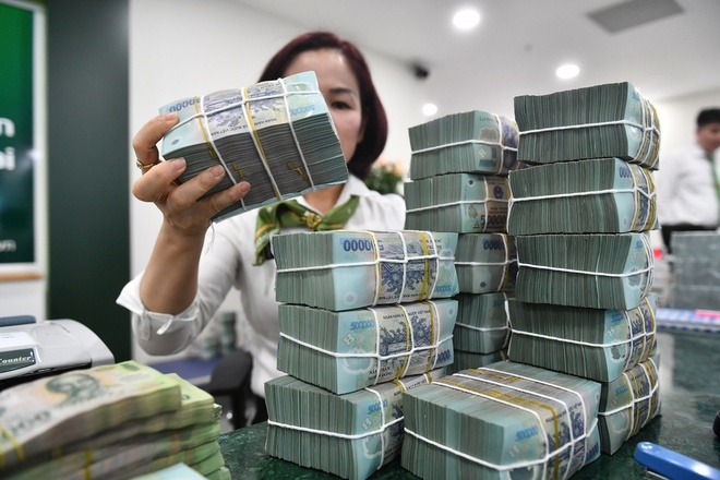 Tiền gửi của người dân tại ngân hàng có xu hướng tăng chậm lại trong các năm gần đây, nhất là từ năm 2020 khi dịch Covid-19 xuất hiện. Xu hướng này diễn ra trong bối cảnh lãi suất tiết kiệm thấp.