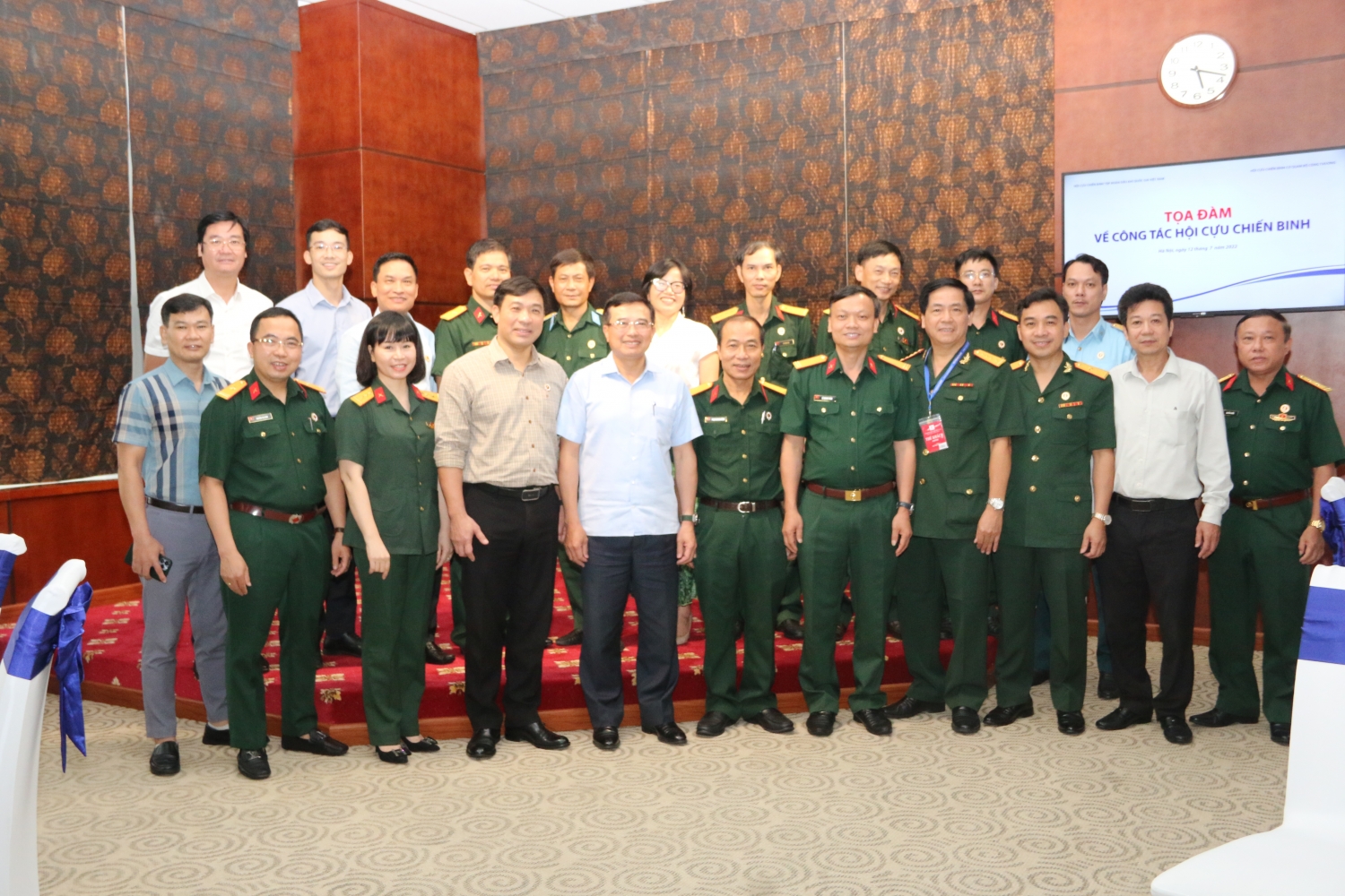 Hội CCB Tập đoàn trao đổi kinh nghiệm công tác cùng Hội CCB cơ quan Bộ Công Thương