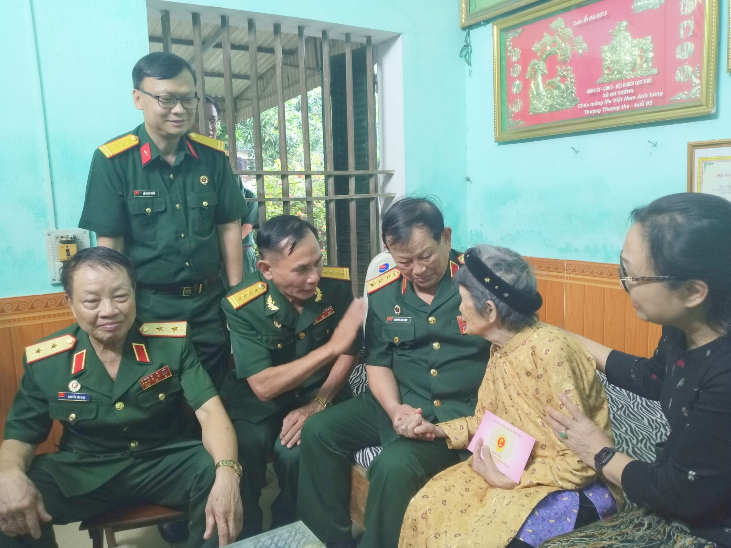 Hội CCB Việt Nam cùng Hội CCB Tập đoàn thăm, tặng quà đối tượng chính sách tỉnh Tuyên Quang Hội CCB Việt Nam cùng Hội CCB Tập đoàn thăm, tặng quà đối tượng chính sách tỉnh Tuyên Quang