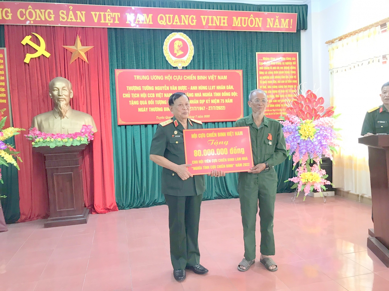 Hội CCB Việt Nam cùng Hội CCB Tập đoàn thăm, tặng quà đối tượng chính sách tỉnh Tuyên Quang Hội CCB Việt Nam cùng Hội CCB Tập đoàn thăm, tặng quà đối tượng chính sách tỉnh Tuyên Quang