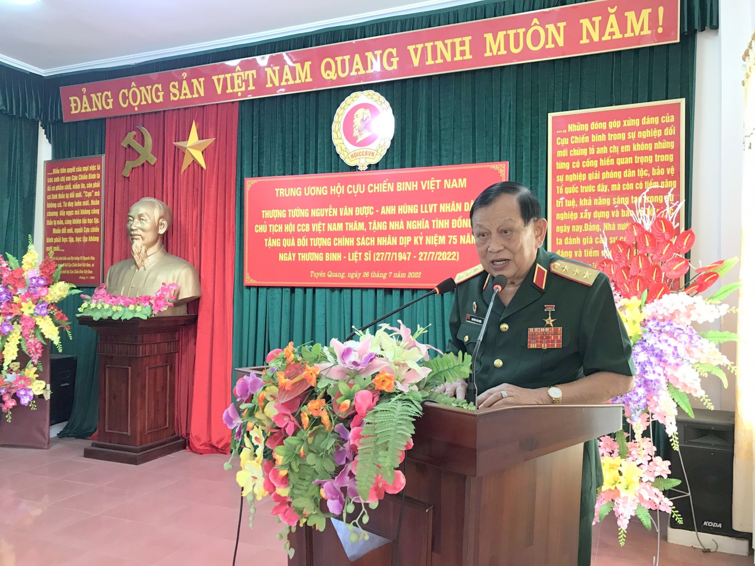 Hội CCB Việt Nam cùng Hội CCB Tập đoàn thăm, tặng quà đối tượng chính sách tỉnh Tuyên Quang Hội CCB Việt Nam cùng Hội CCB Tập đoàn thăm, tặng quà đối tượng chính sách tỉnh Tuyên Quang