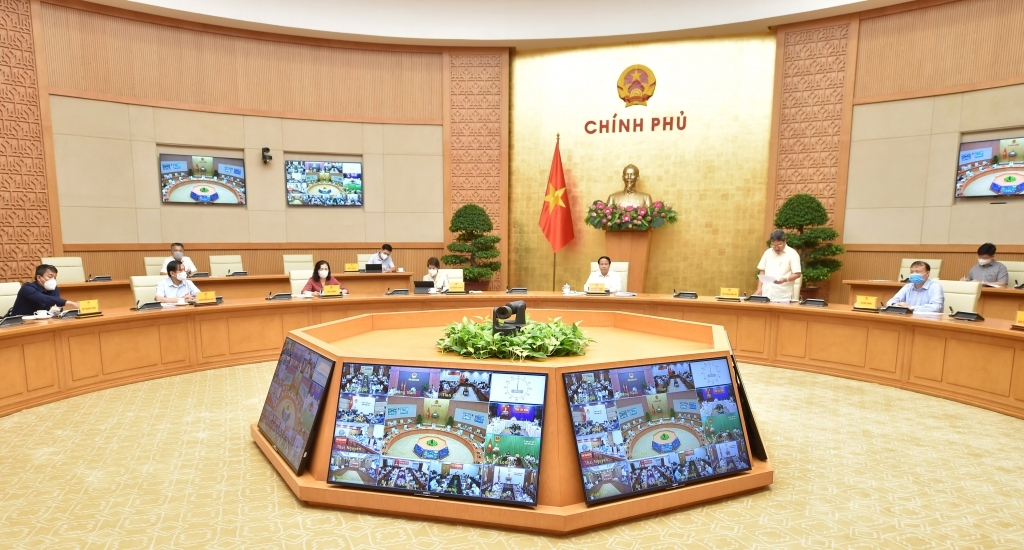 Phó Thủ tướng Chính phủ Lê Văn Thành, Phó Trưởng Ban Chỉ đạo quốc gia phòng, chống dịch Covid-19, Trưởng Tiểu ban Sản xuất và lưu thông hàng hóa đã chủ trì Hội nghị trực tuyến với 28 địa phương về “Tháo gỡ khó khăn, vướng mắc cho các doanh nghiệp sản xuất tại các Khu công nghiệp, khu kinh tế, khu chế xuất, khu công nghệ cao và cụm công nghiệ