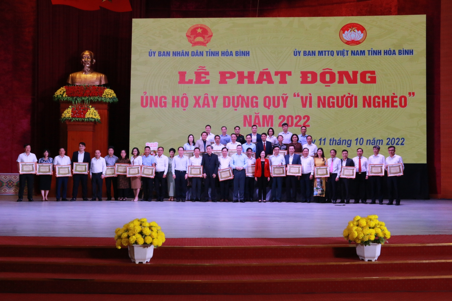Petrovietnam ủng hộ 2 tỷ đồng cho Quỹ “Vì người nghèo” tỉnh Hòa Bình năm 2022