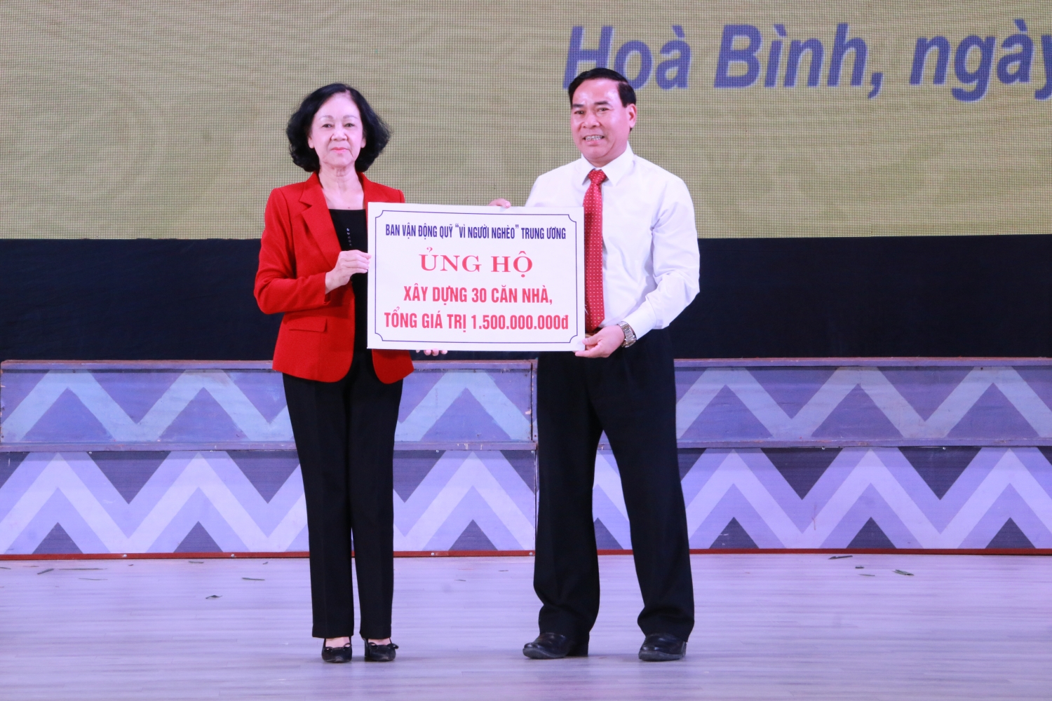 Petrovietnam ủng hộ 2 tỷ đồng cho Quỹ “Vì người nghèo” tỉnh Hòa Bình năm 2022