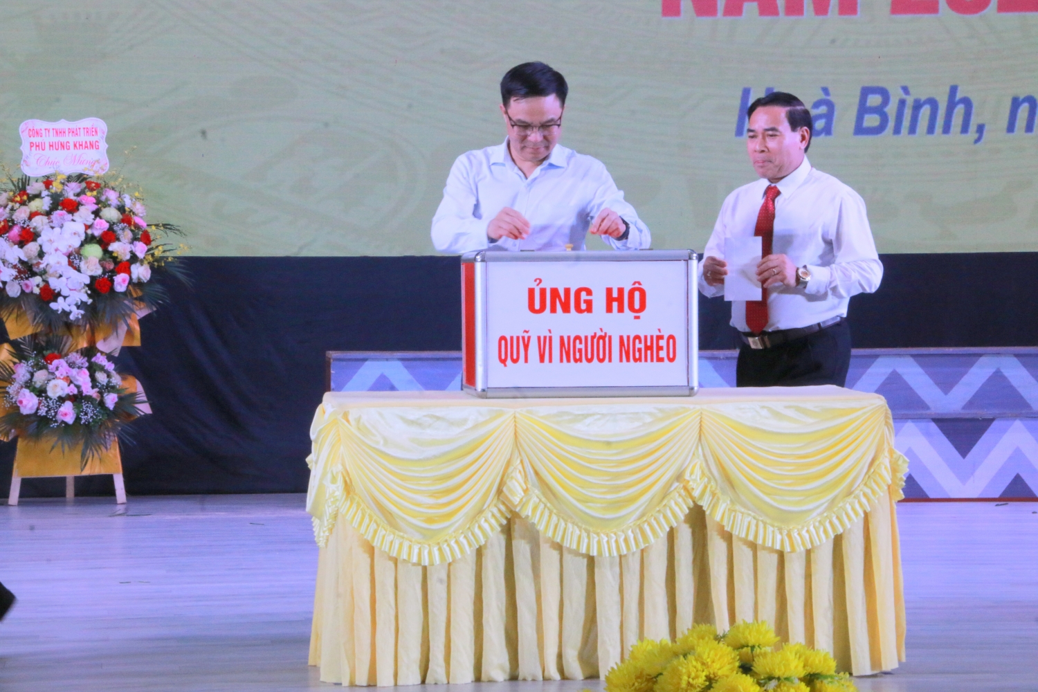 Petrovietnam ủng hộ 2 tỷ đồng cho Quỹ “Vì người nghèo” tỉnh Hòa Bình năm 2022