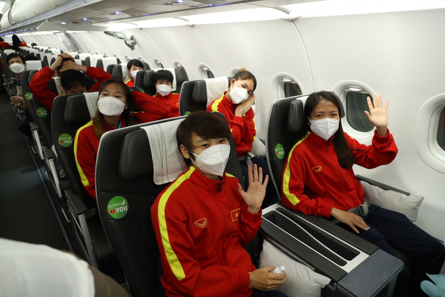 Chuyên cơ đặc biệt của Bamboo Airways đón những “cô gái vàng” của Đội tuyển bóng đá nữ Việt Nam về nước