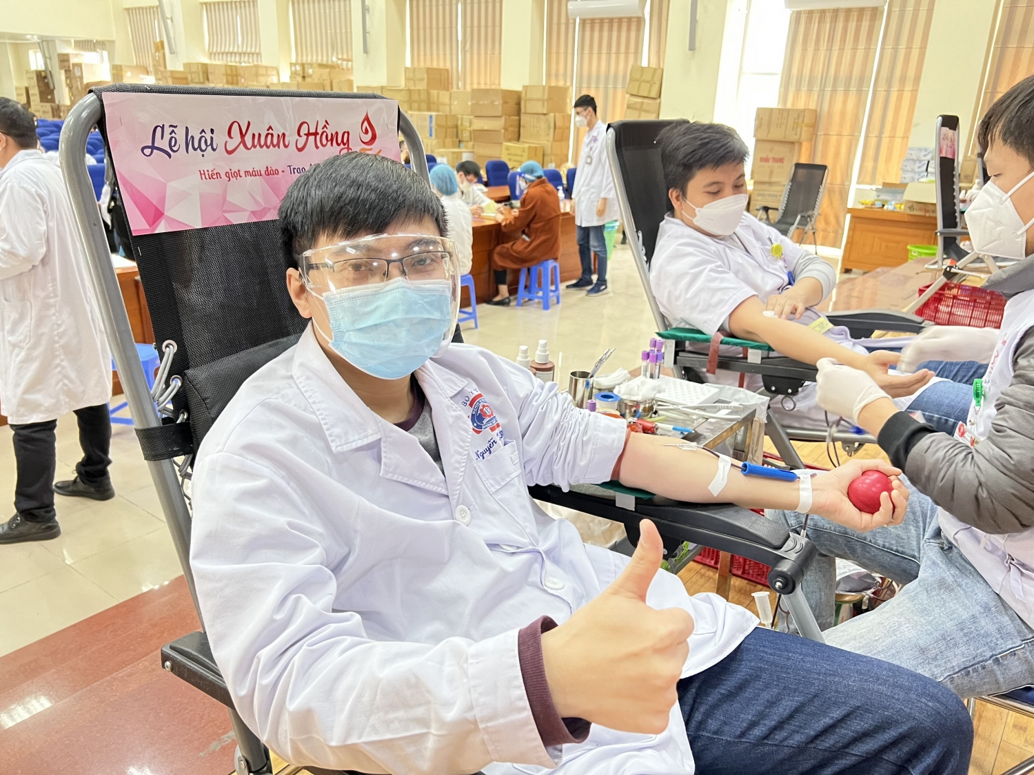 Hơn 300 cán bộ y tế Bệnh viện K tham gia hiến máu vì người bệnh