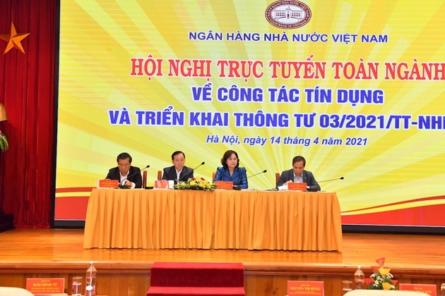 Ngân hàng Nhà nước kiểm soát chặt tín dụng chứng khoán, bất động sản
