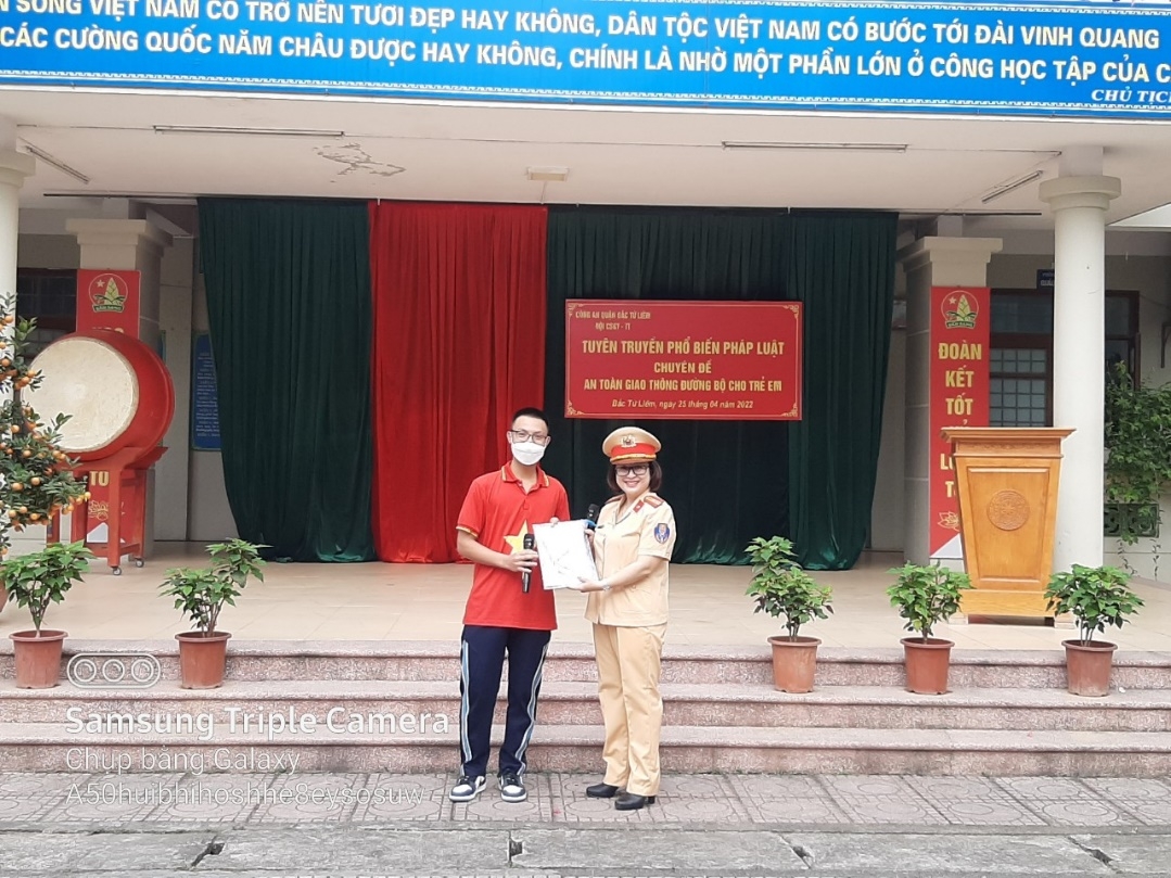 Hà Nội: Công an quận Bắc Từ Liêm đẩy mạnh tuyên truyền Luật An toàn giao thông tại các trường học