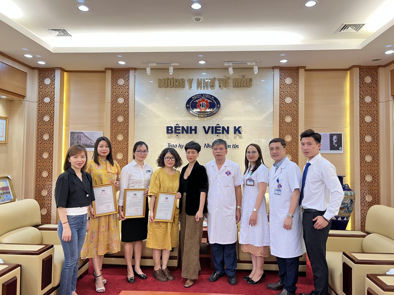 Nhiều “Chuyến xe yêu thương” hỗ trợ người bệnh ung thư từ bệnh viện K trở về nhà