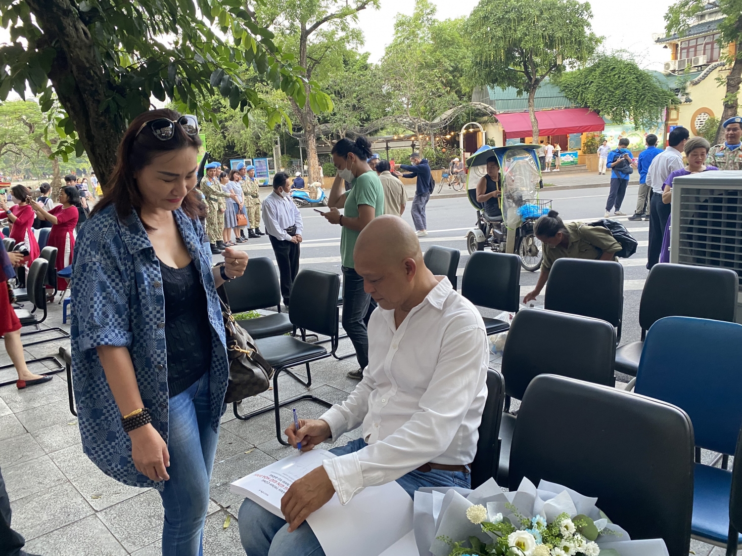 Triển lãm và ra mắt sách “Hành trình cùng lực lượng gìn giữ hòa bình tại Nam Xu-Đăng”