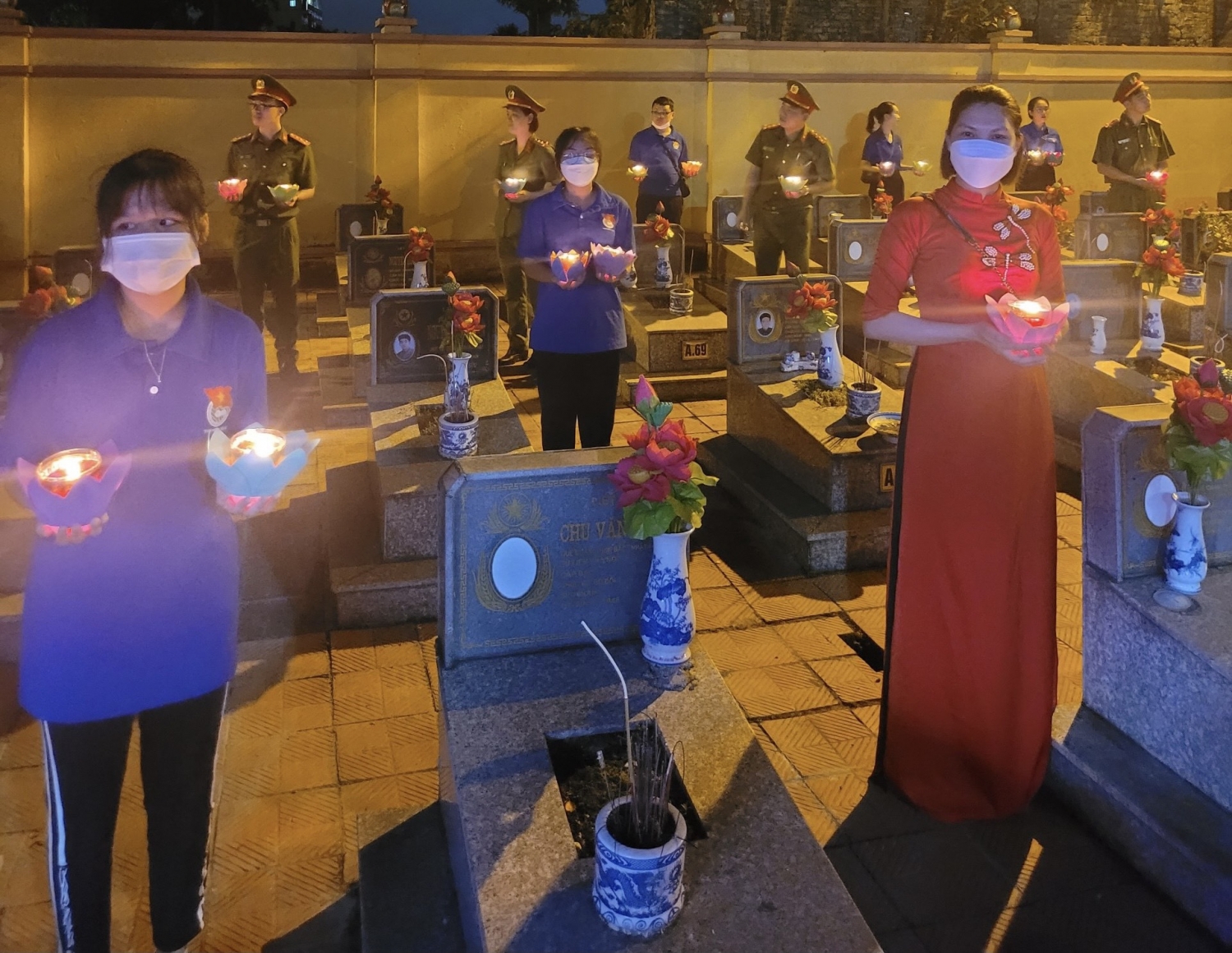Hà Nội: Phường Tây Mỗ tổ chức thắp nến tri ân tại nghĩa trang liệt sỹ