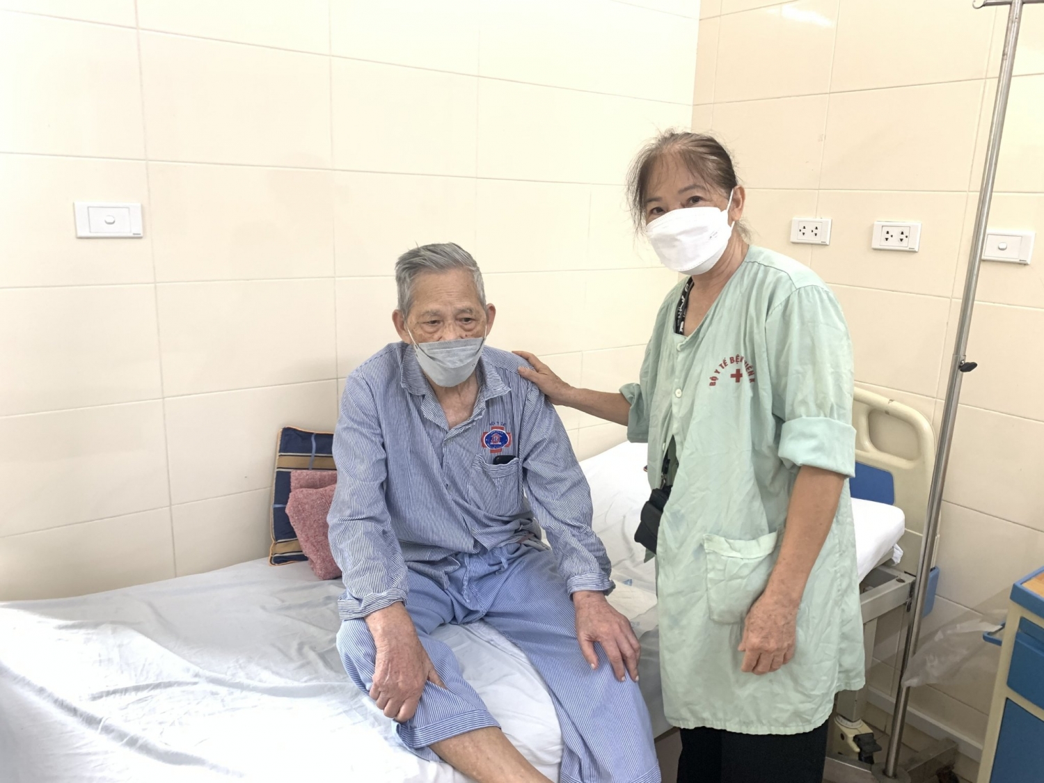 Không còn tin đắp lá chữa được ung thư, nhiều người bệnh dân tộc thiểu số chủ động tới khám, điều trị tại Bệnh viện K