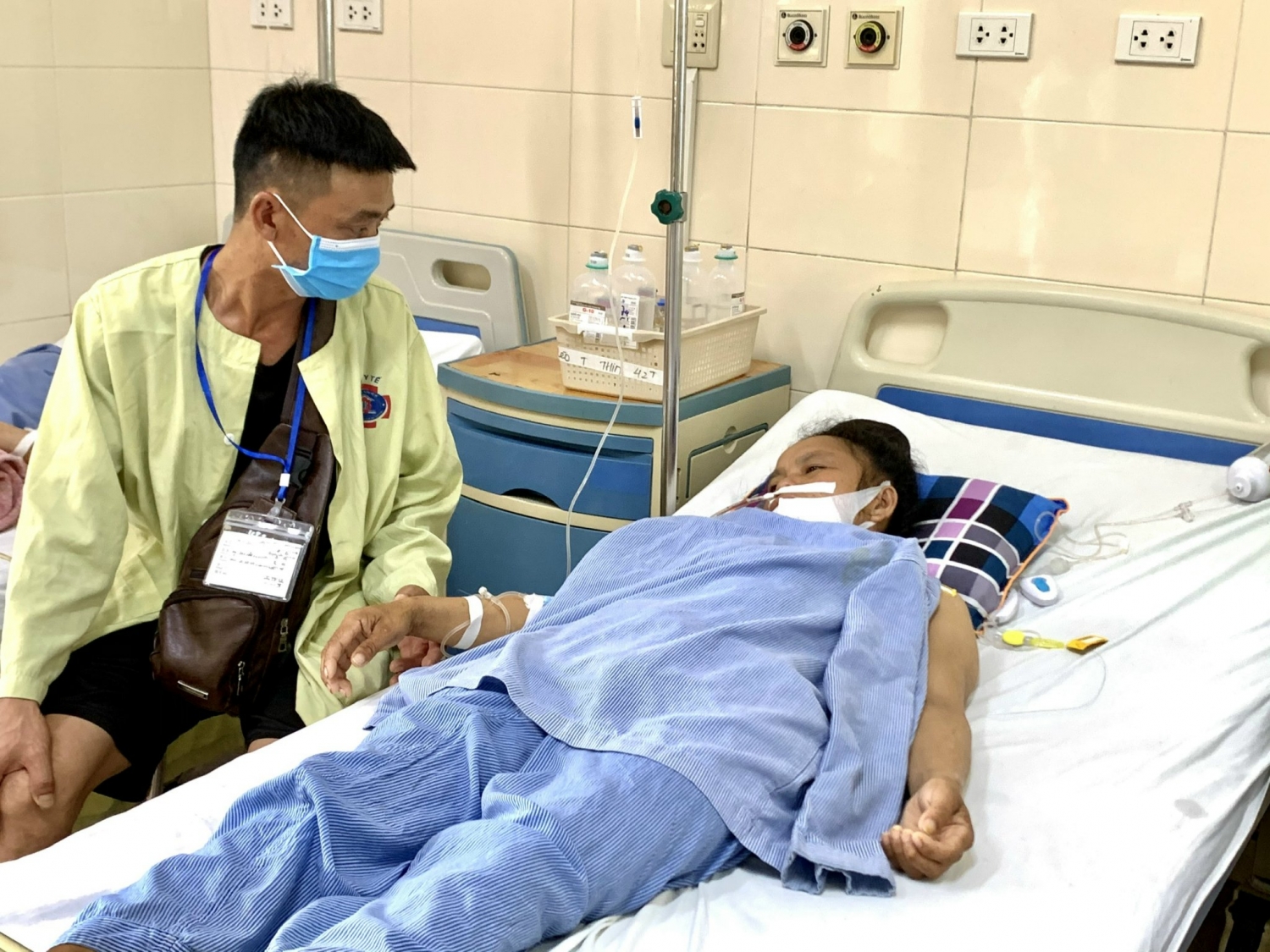 Không còn tin đắp lá chữa được ung thư, nhiều người bệnh dân tộc thiểu số chủ động tới khám, điều trị tại Bệnh viện K