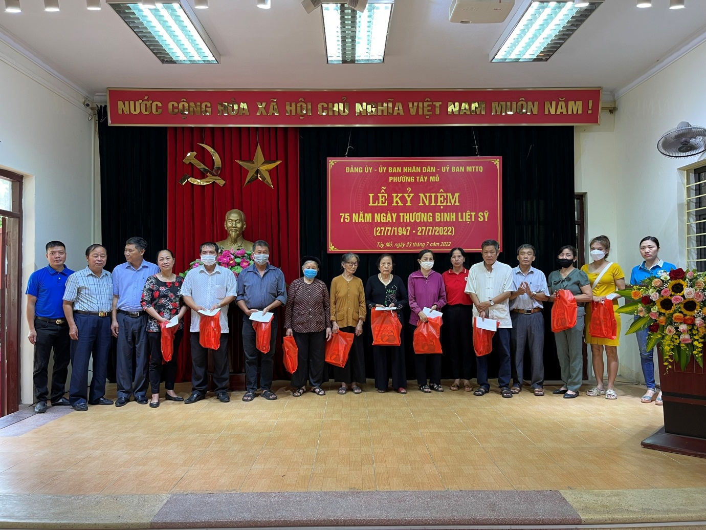 Hà Nội: Phường Tây Mỗ tri ân người có công, gia đình liệt sĩ