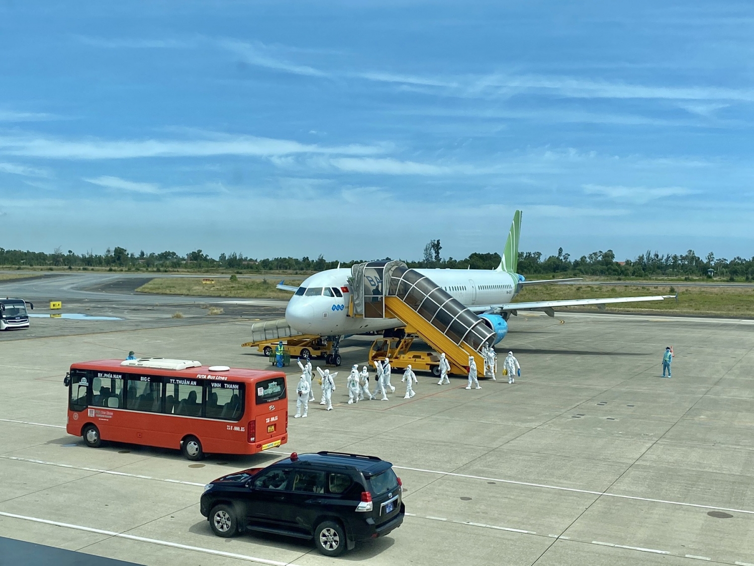 Bamboo Airways bay chuyên cơ khứ hồi đưa gần 200 y bác sĩ từ miền Trung vào TP HCM chống dịch