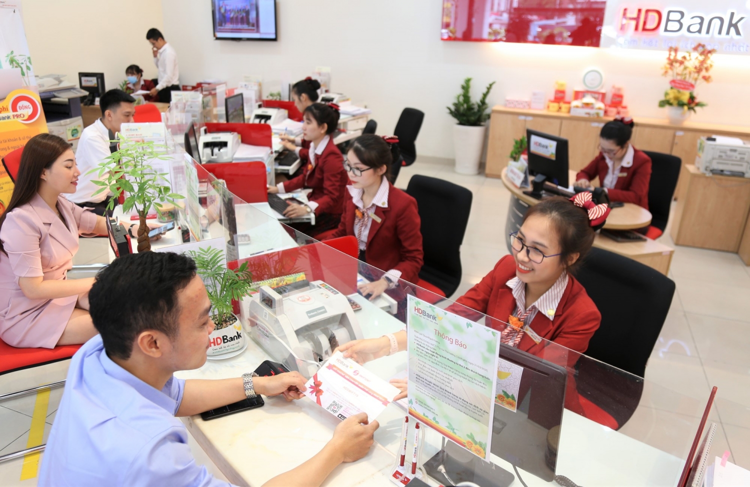 Ngành ngân hàng tiếp tục cơ cấu lại hệ thống và xử lý nợ xấu