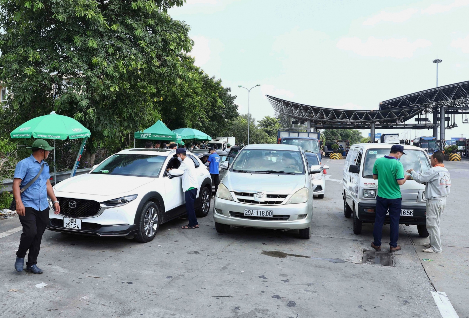 VETC nói gì về việc dán thẻ chồng thẻ EPass gây lãng phí 6,7 tỷ đồng?