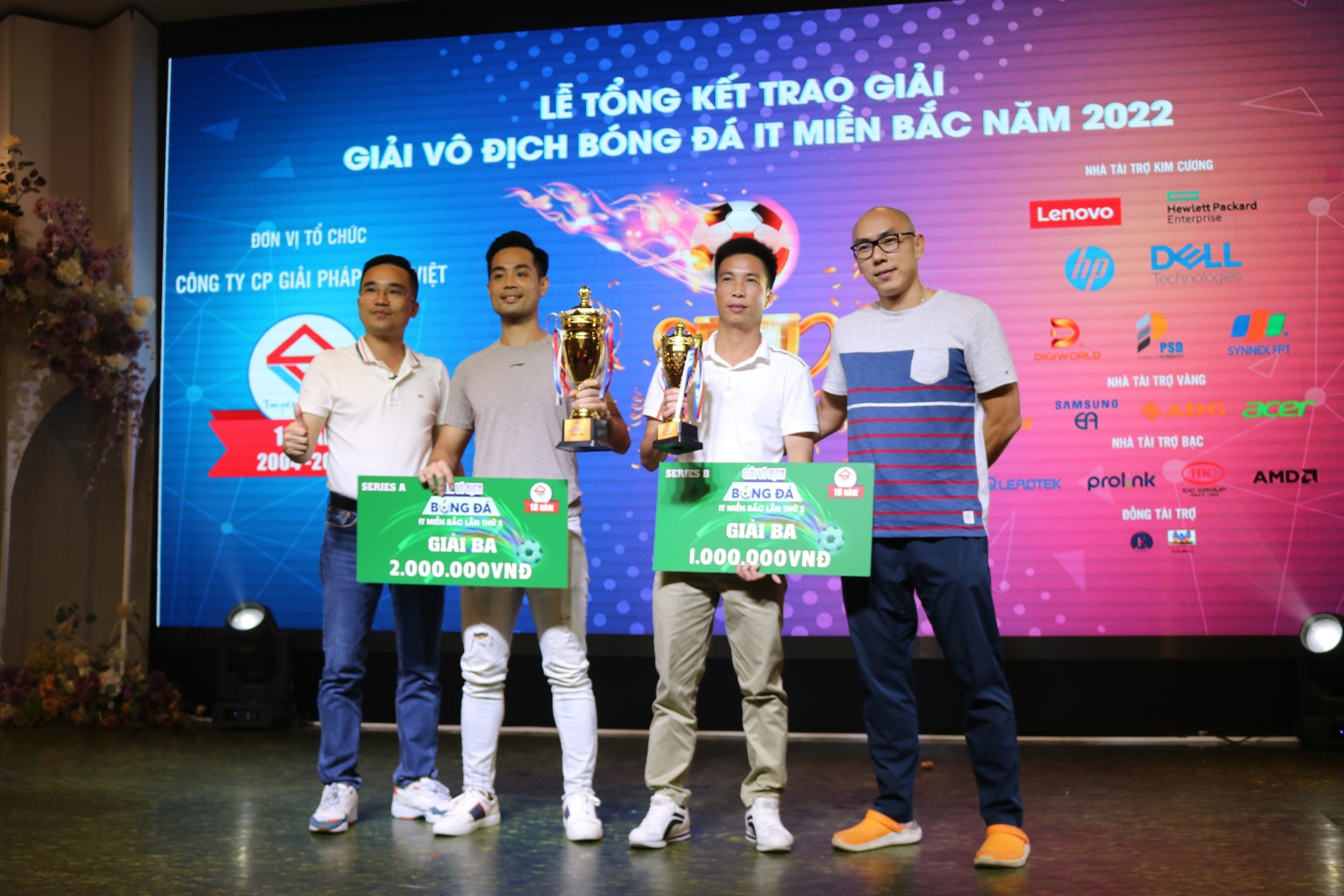 IT Director giành ngôi vô địch Serie A giải bóng đá IT miền Bắc lần thứ 3