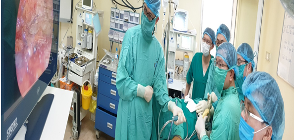 Tạo hình vạt cơ lưng rộng che phủ khuyết hổng thành ngực cho bệnh nhân ung thư vú