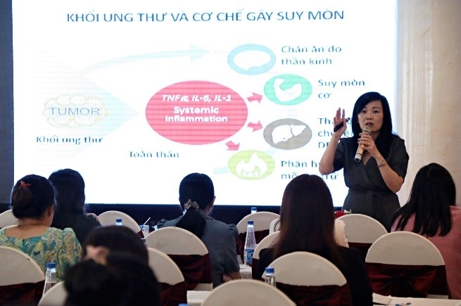 Vinamilk và Câu lạc bộ Điều dưỡng trưởng Việt Nam tập huấn chăm sóc sức khỏe trẻ em và người cao tuổi