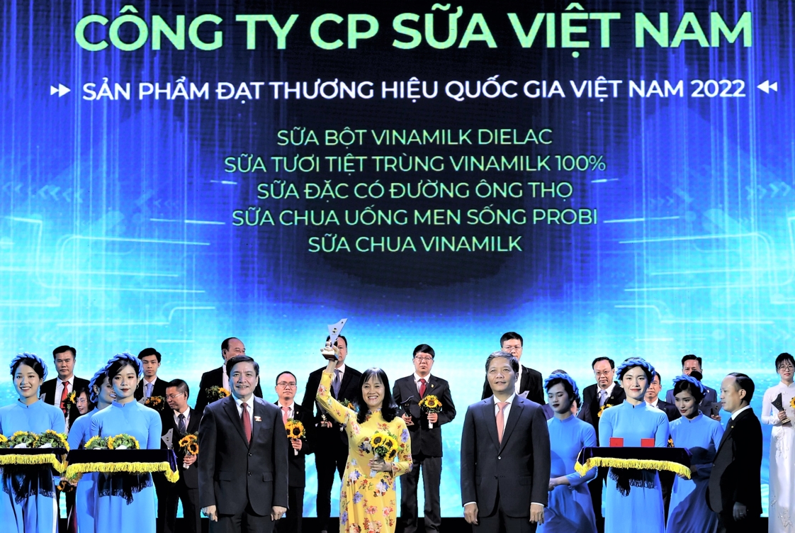 Vinamilk - Thương hiệu trị giá 2,8 tỷ đô tiếp tục được vinh danh Thương hiệu Quốc gia 2022-2024
