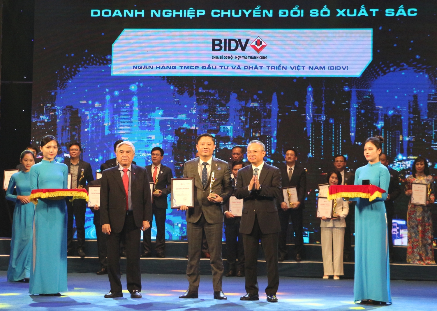 BIDV - Ngân hàng chuyển đổi số xuất sắc 2021