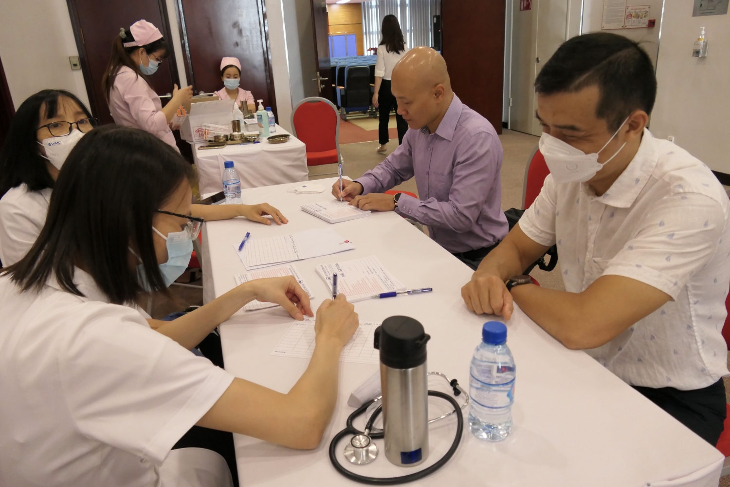 Petrovietnam tổ chức tiêm phòng cúm mùa cho cán bộ, công nhân viên Tập đoàn Petrovietnam tổ chức tiêm phòng cúm mùa cho cán bộ, công nhân viên Tập đoàn