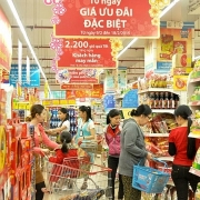 mung 3 tet nhieu sieu thi va cho mo cua gia ca cac mat hang thiet yeu tang nhe