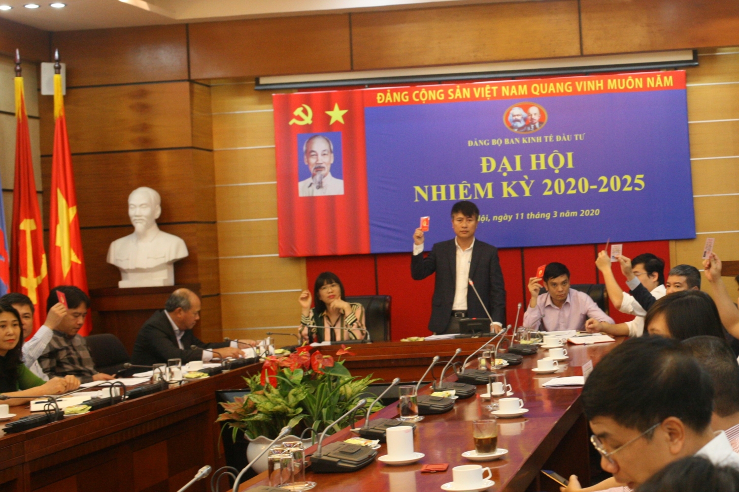 dang bo ban kinh te dau tu to chuc thanh cong dai hoi dang bo nhiem ky 2020 2025