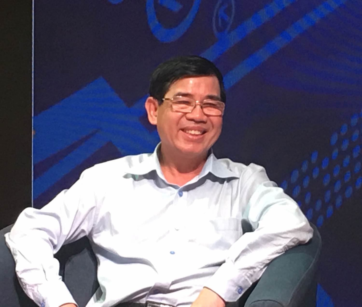 thi truong chung khoan can phan ung kip thoi voi tin don