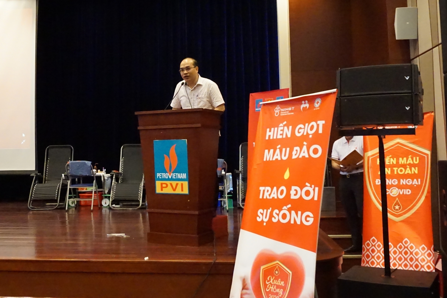 mot giot mau tinh thuong mot dai duong tinh nguoi