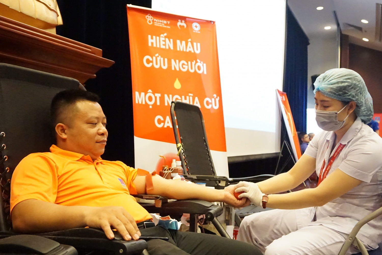 mot giot mau tinh thuong mot dai duong tinh nguoi