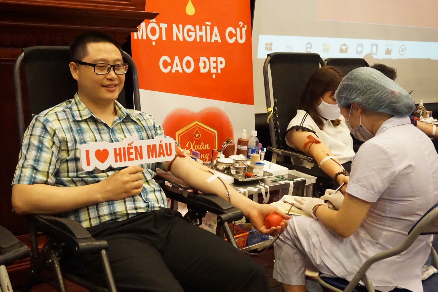 mot giot mau tinh thuong mot dai duong tinh nguoi