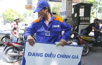 Tin tức kinh tế ngày 1/6: Xăng dầu đồng loạt giảm giá, Viettel khiến thế giới phải "ngước nhìn"