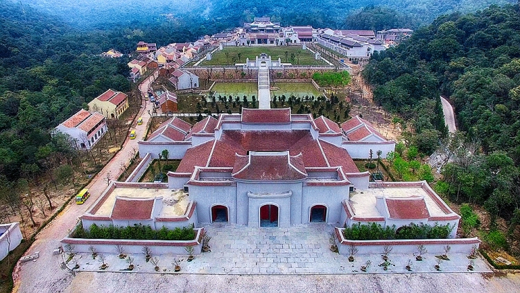 khong gian van hoa thoi tran duoi non thieng yen tu