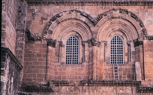 Chiếc thang không thể di chuyển ở thánh đường Jerusalem chiec thang khong the di chuyen o thanh duong jerusalem