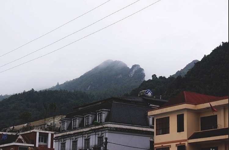 ru nhau len thanh pho sapa tron nong