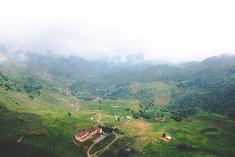 ru nhau len thanh pho sapa tron nong