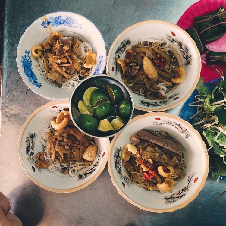 nhung mon an khien thuc khach phai bit mui khi thuong thuc