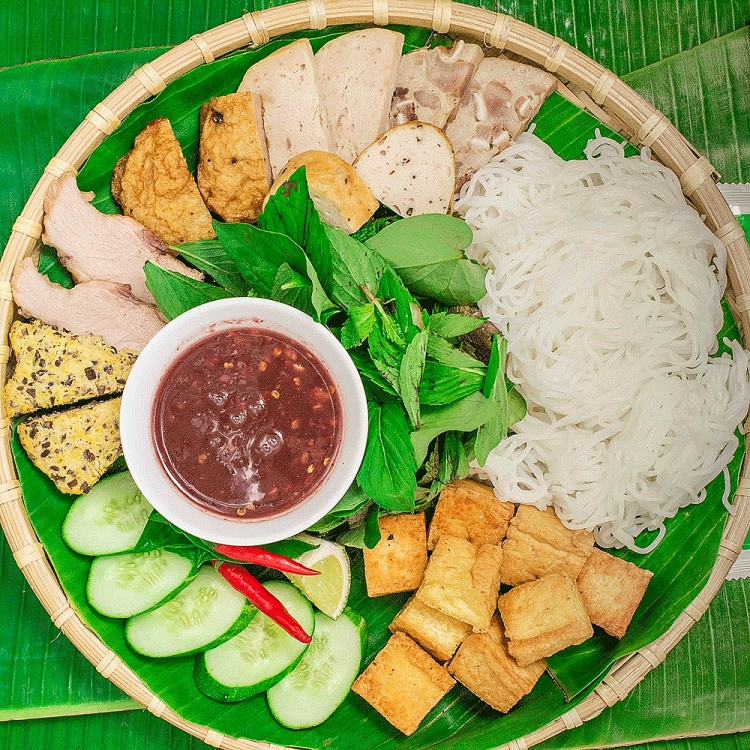 nhung mon an khien thuc khach phai bit mui khi thuong thuc