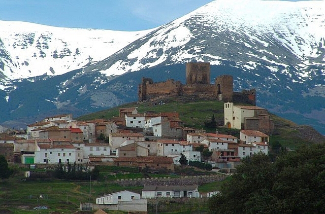 ngoi lang phu thuy bi nguyen rua ca tram nam