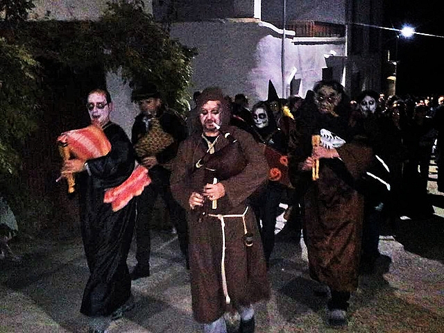 ngoi lang phu thuy bi nguyen rua ca tram nam