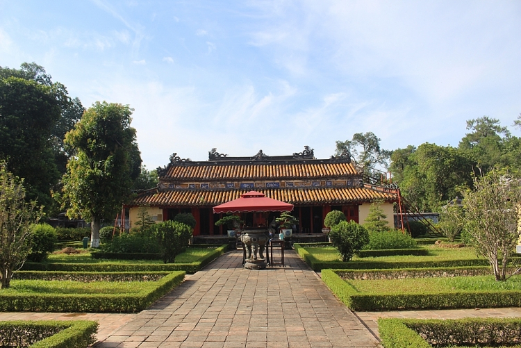 chiem nguong ve dep ky bi cua 7 khu lang tam tai co do hue phan 1