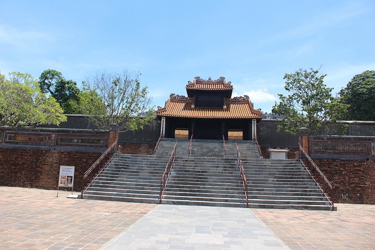 chiem nguong ve dep ky bi cua 7 khu lang tam tai co do hue phan 1