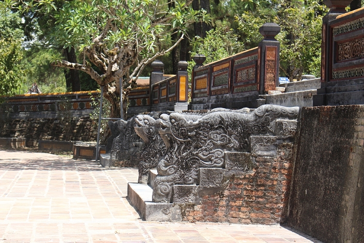 chiem nguong ve dep ky bi cua 7 khu lang tam tai co do hue phan 1