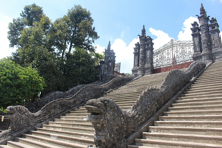chiem nguong ve dep ky bi cua 7 khu lang tam tai co do hue phan 1